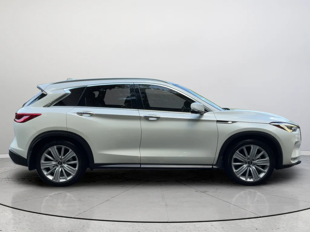 Used 2021 White INFINITI Sensory image 6