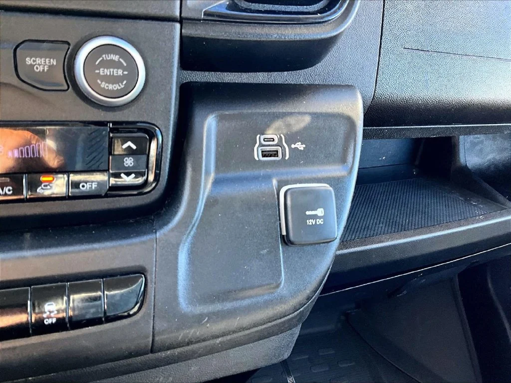Used 2025 White Ram Base image 24