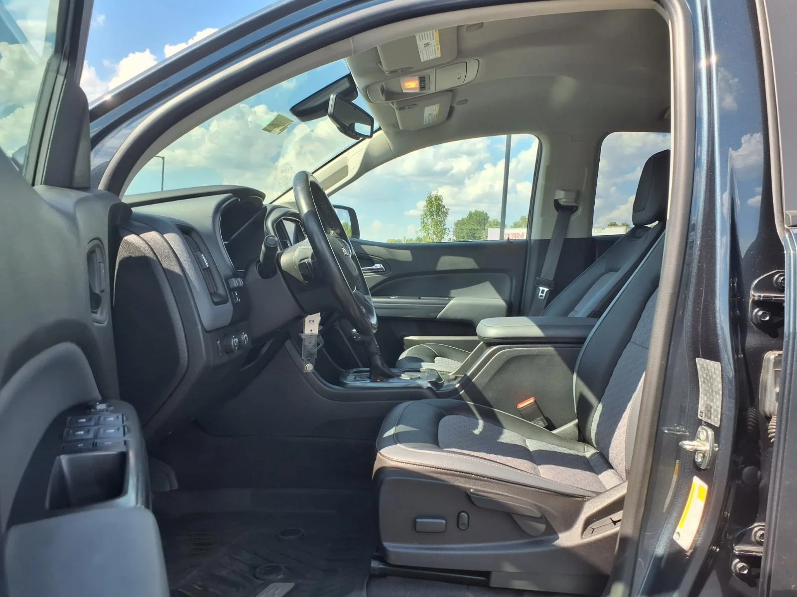 Used 2020 Shadow Gray Metallic Chevrolet 4WD Z71 image 17