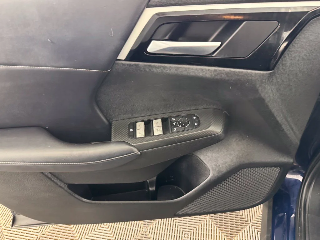 Used 2023 Blue Mitsubishi SE image 19