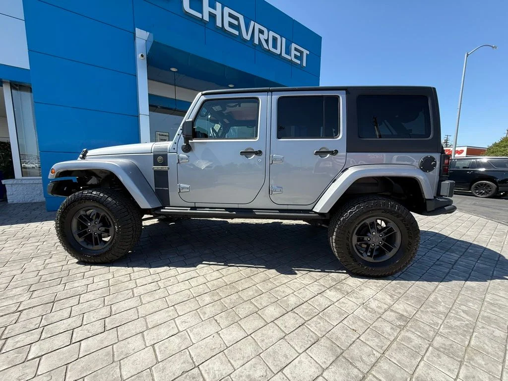Used 2018 Silver Jeep Unlimited Sport image 13
