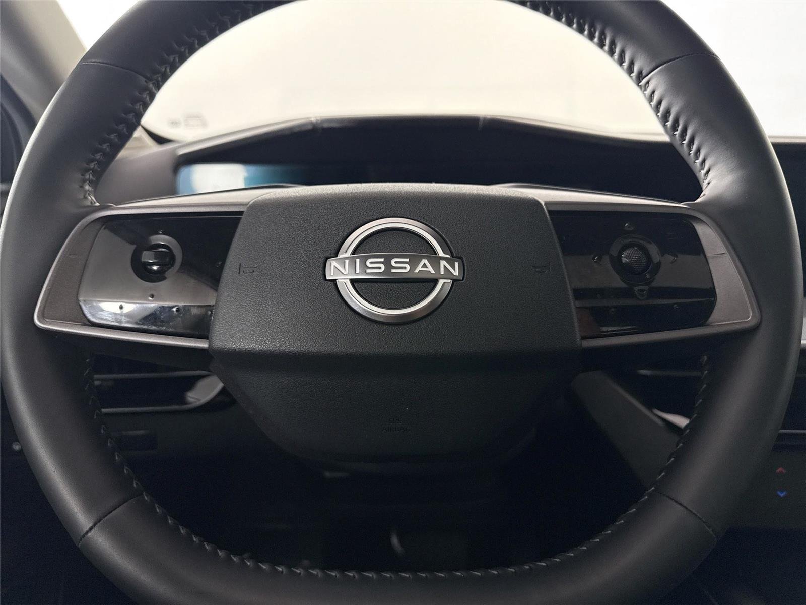 Used 2025 Scarlet Ember Tintcoat/Super Black Nissan SL image 16