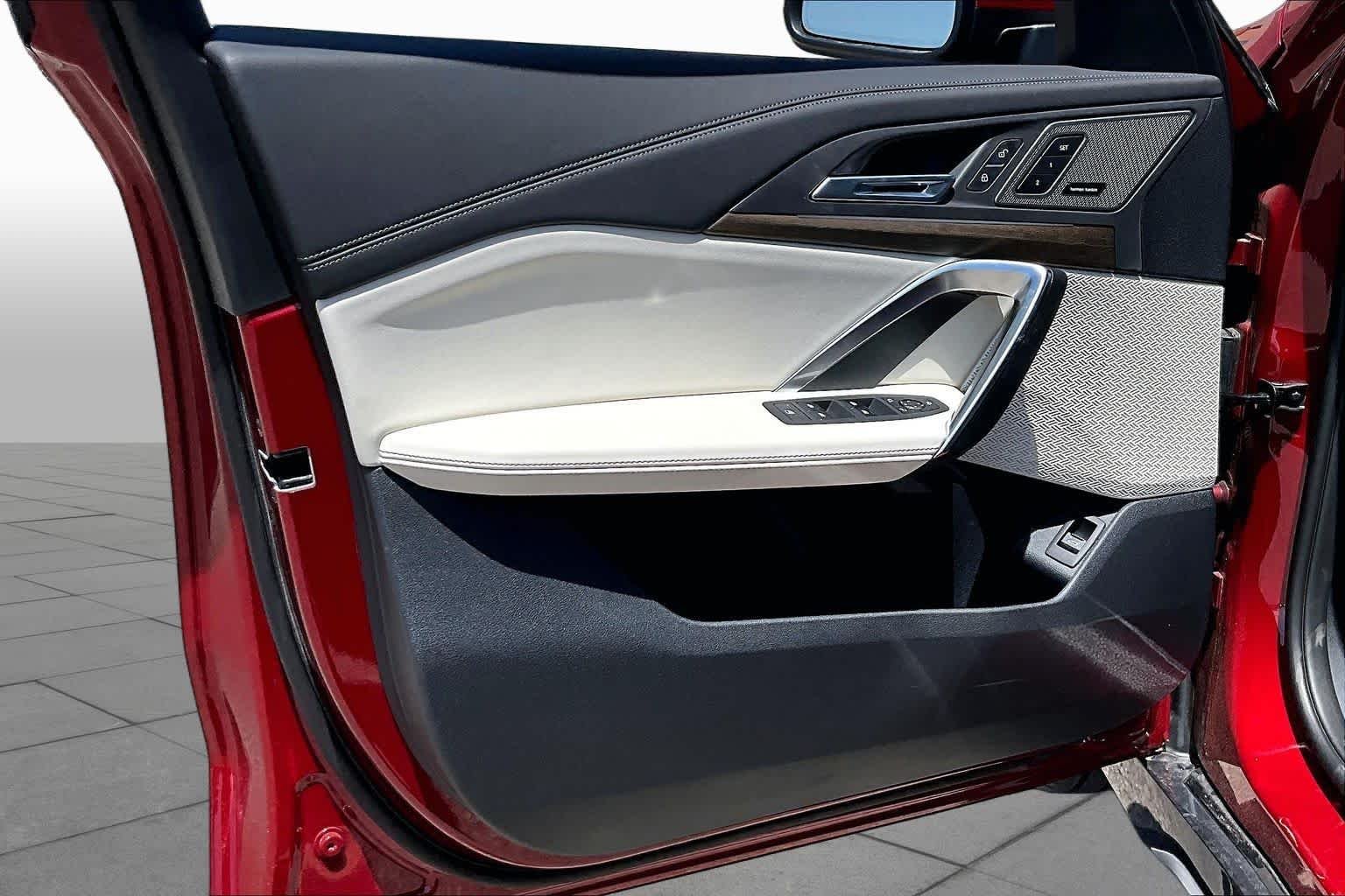 New 2026 Vegas Red Metallic BMW xDrive28i image 10