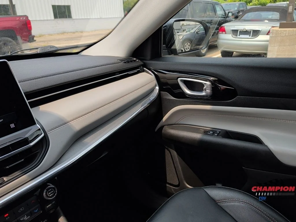 Used 2022 Gray Jeep Limited image 14