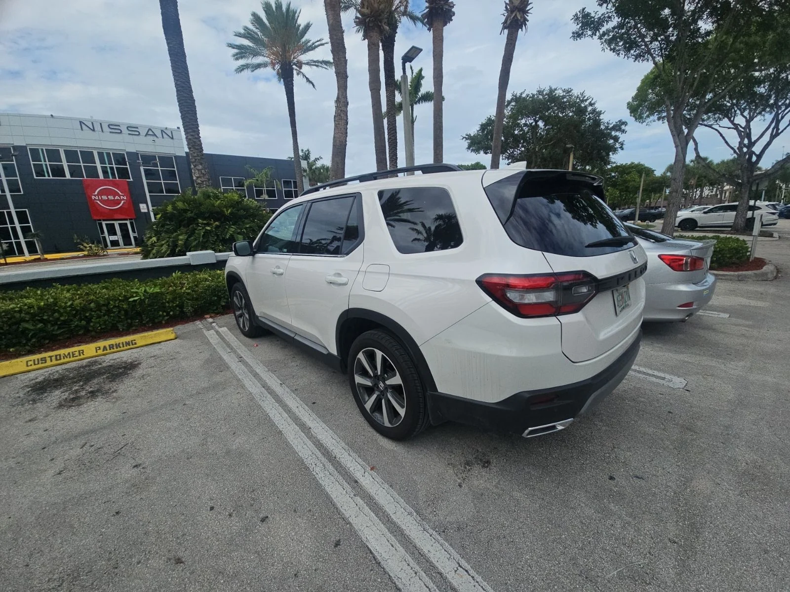 Used 2025 White Honda Touring image 7