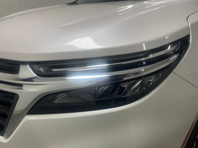 Used 2023 Iridescent Pearl Tricoat Chevrolet LT image 4