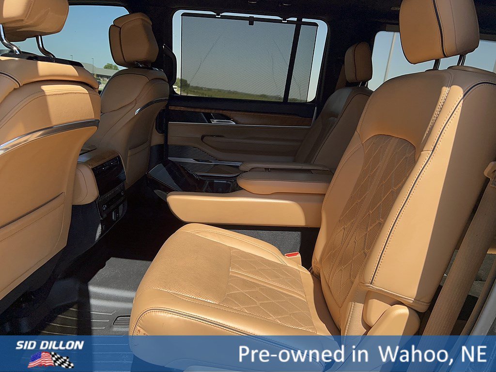Used 2022 Diamond Black Crystal Pearlcoat Jeep Series III image 20