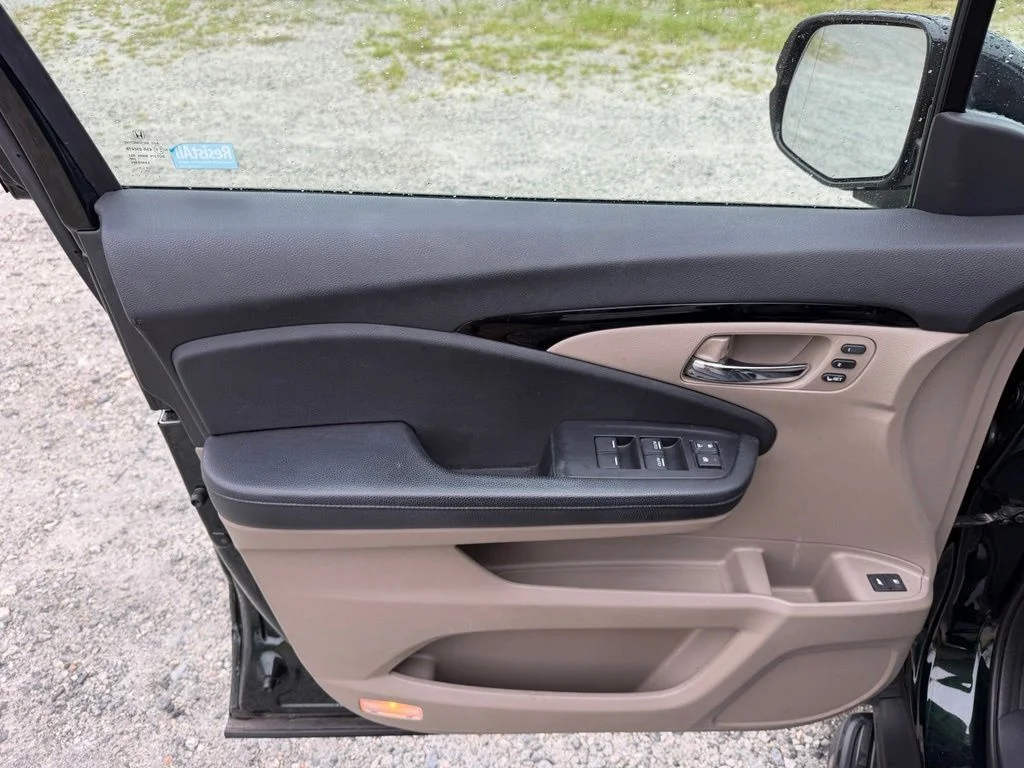 Used 2016 Green Honda Touring image 25
