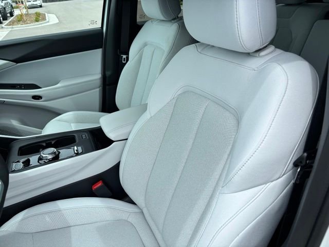 New 2026 Bright White Clear-Coat Exterior Paint Jeep Laredo image 11
