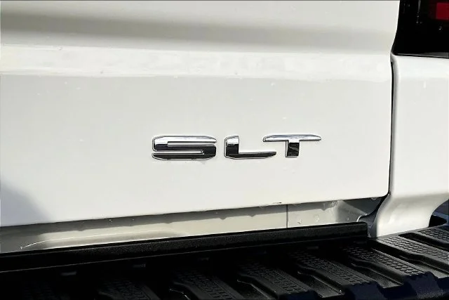 2026 GMC Sierra 1500 SLT - Photo 9