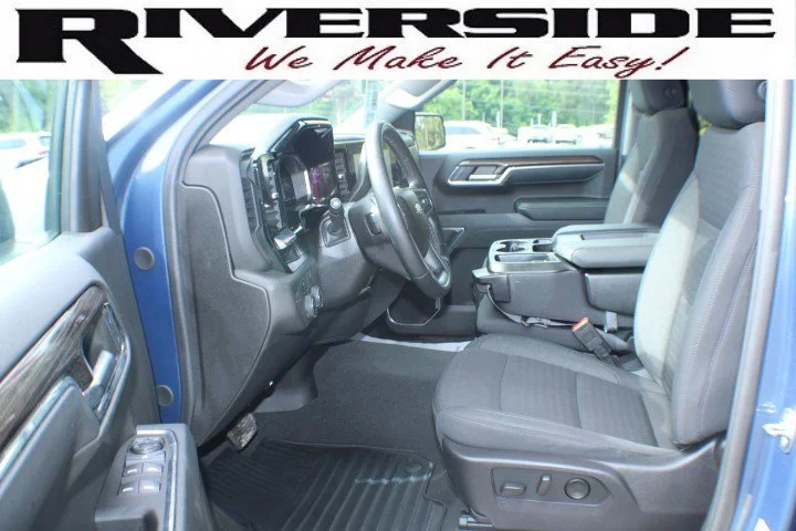 Used 2024 Lakeshore Blue Metallic Chevrolet LT (2FL) image 12