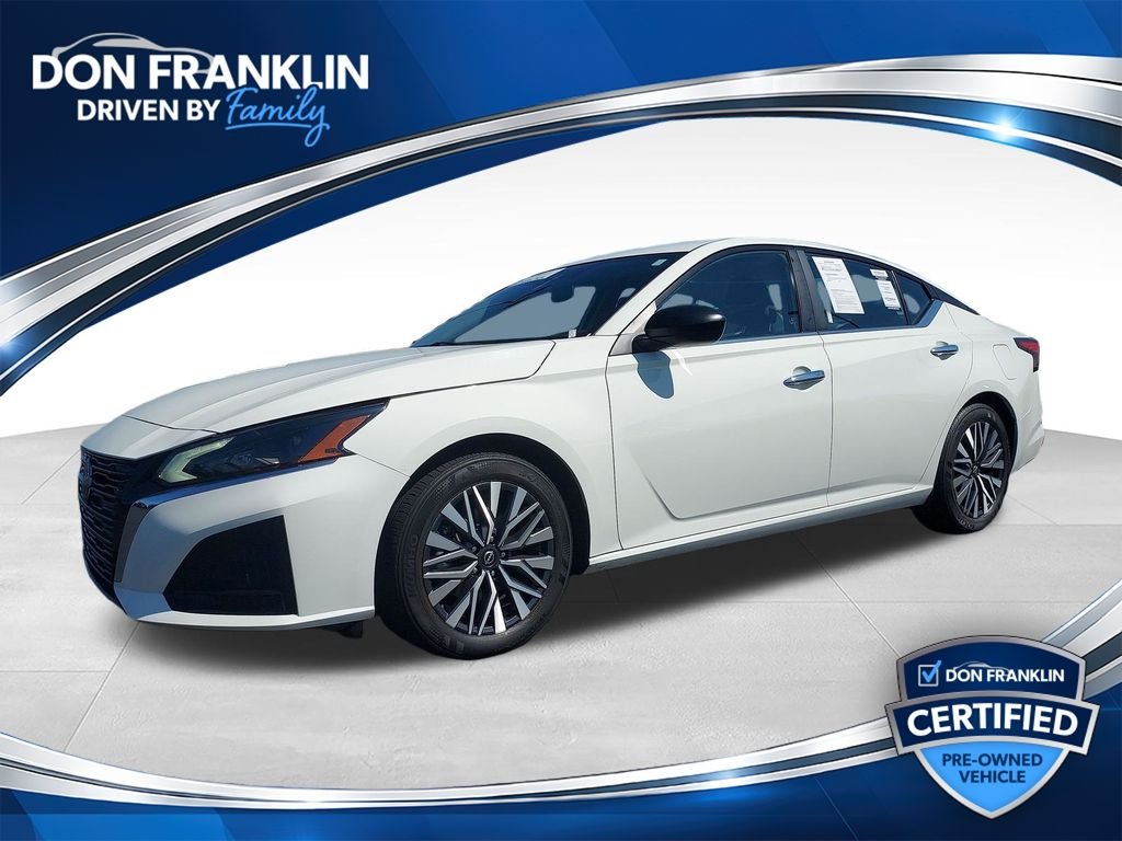 Used 2025 White Nissan 2.5 SV image 1