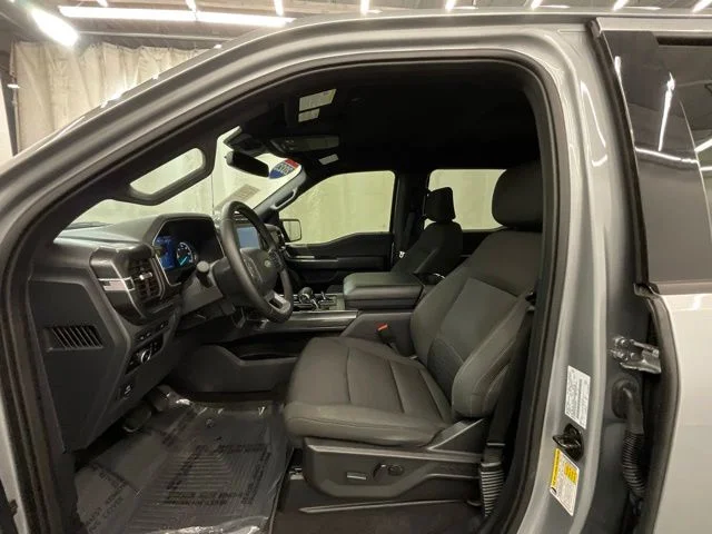 Used 2023 Silver Ford XLT image 10