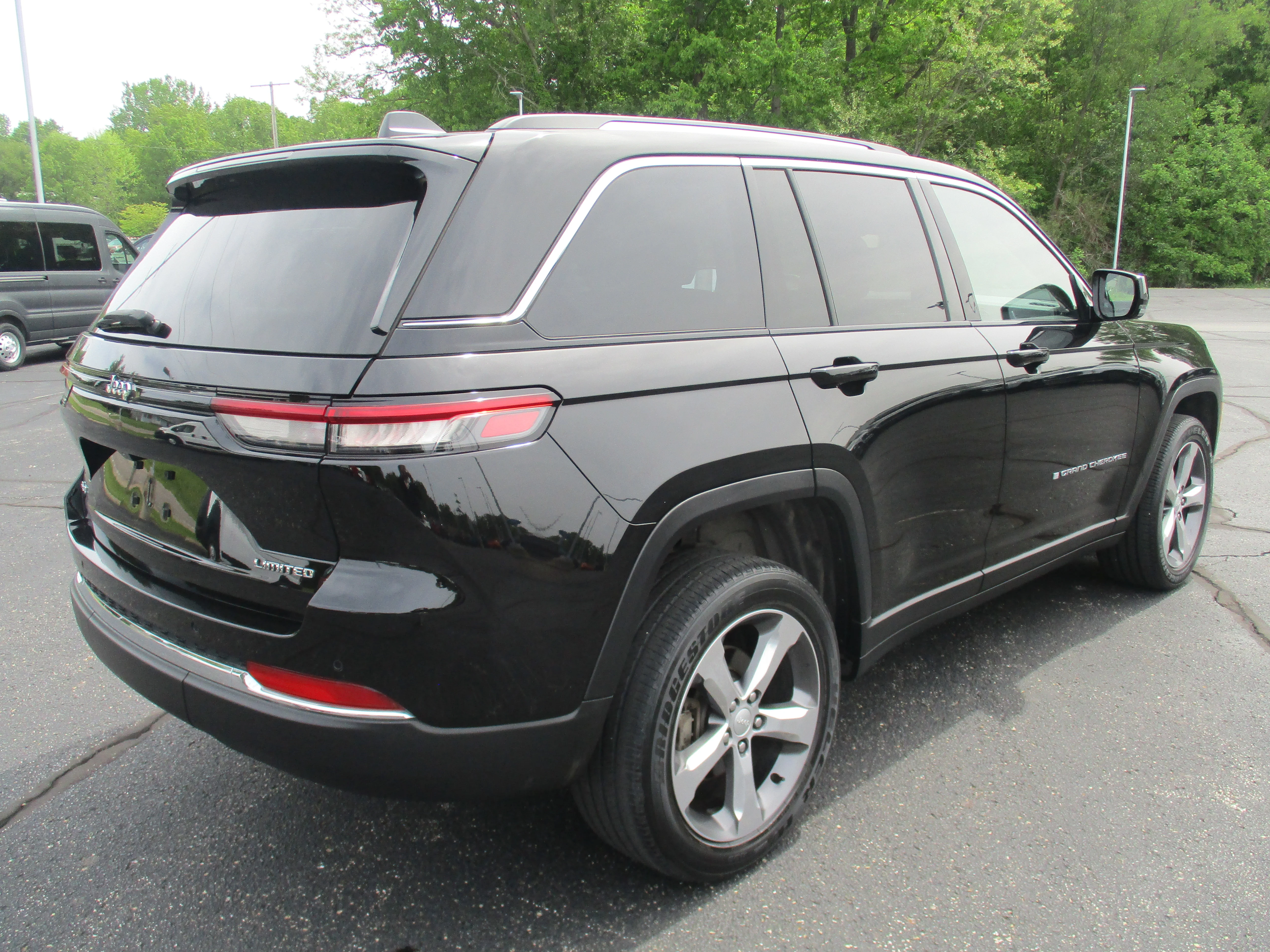 Certified Used 2022 Diamond Black Crystal Pearlcoat Jeep Limited image 53
