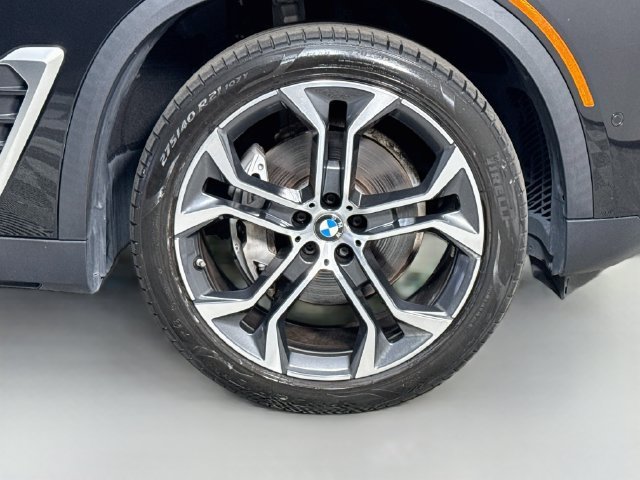 Used 2024 Black Sapphire Metallic BMW sDrive40i image 28