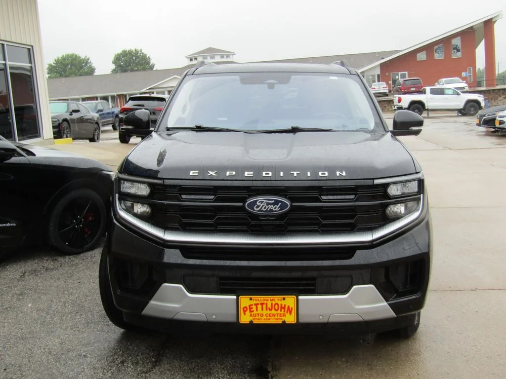 Used 2025 Black Ford Platinum image 13