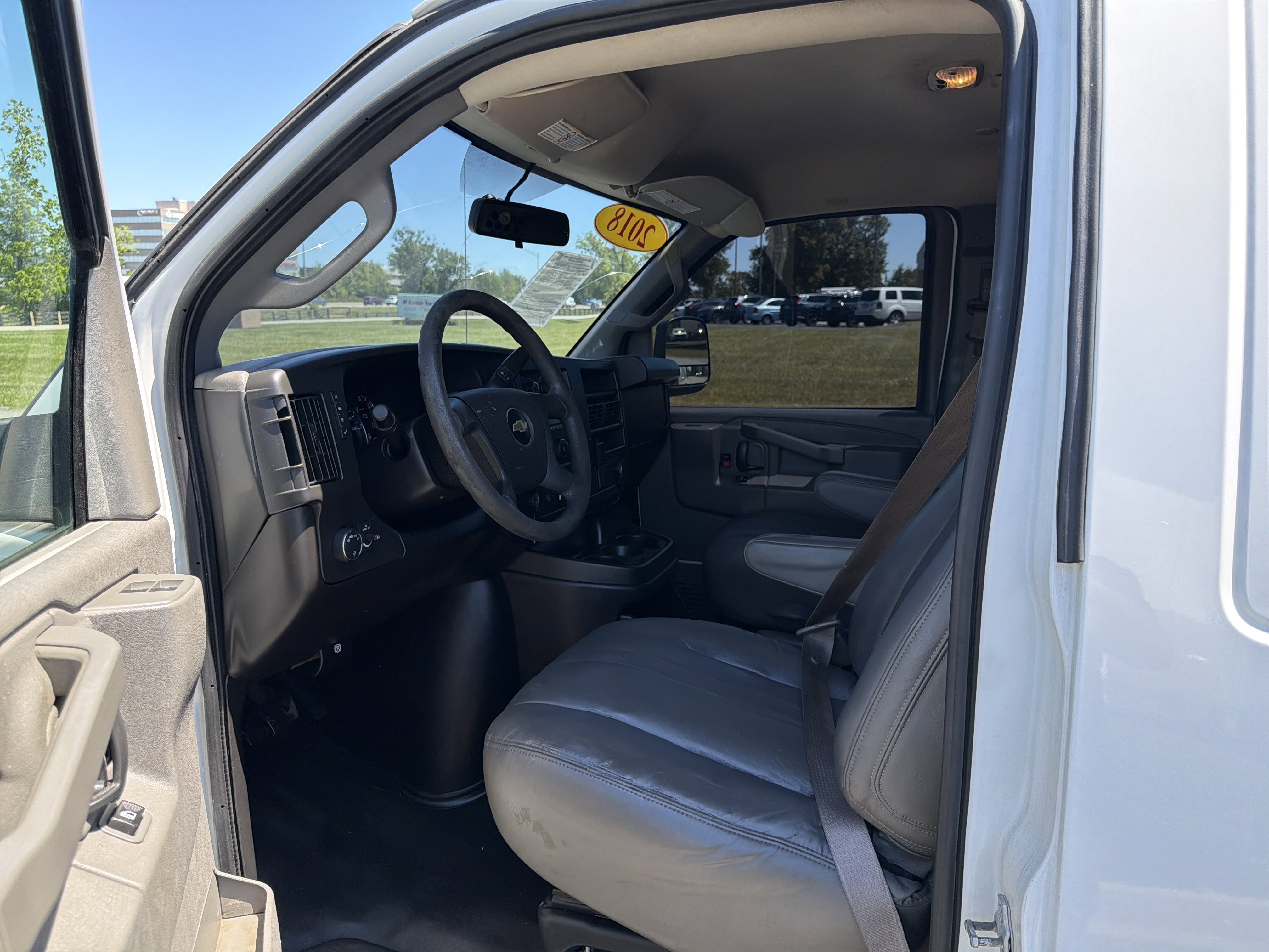 Used 2018 Summit White Chevrolet  image 12