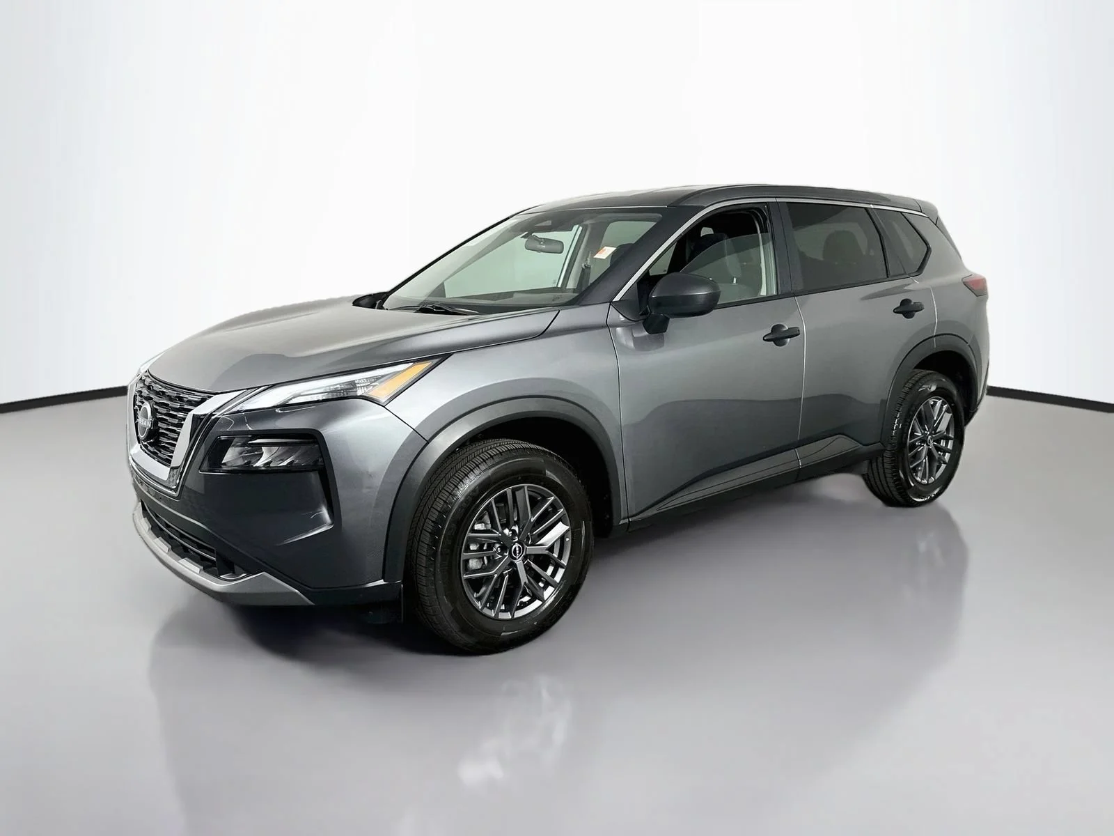 Used 2023 Gray Nissan S image 4