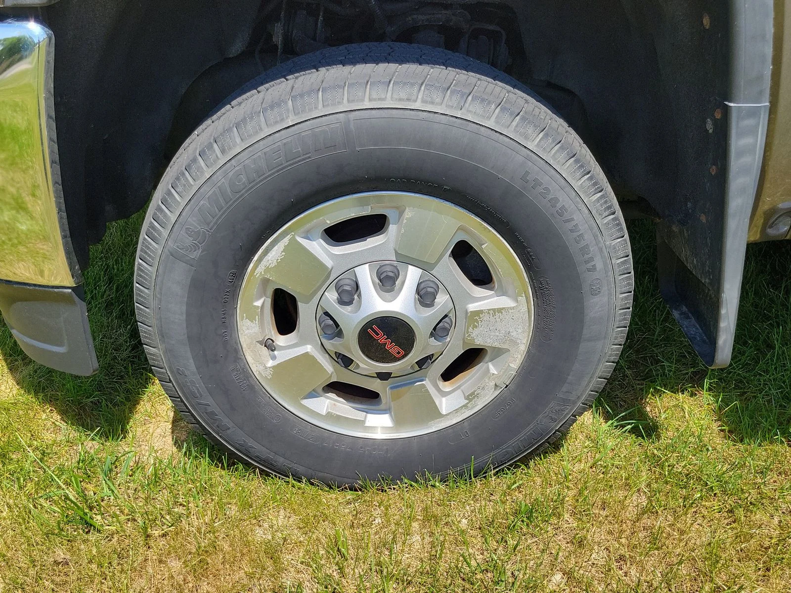 Used 2015 Bronze Alloy Metallic GMC SLE image 6