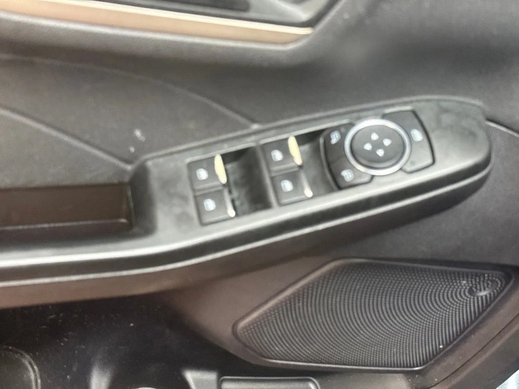Used 2022 Blue Ford SE image 22
