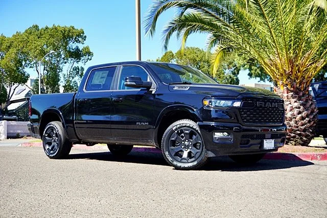 New 2026 Diamond Black Crystal Pearl-Coat Exterior Paint RAM Big Horn/Lone Star image 2