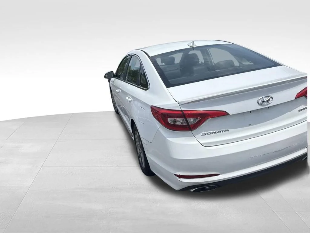 Used 2016 White Hyundai Sport image 11