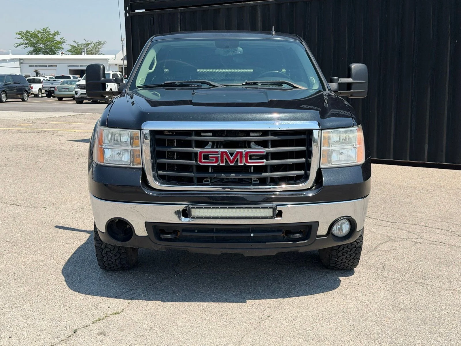 Used 2009 Black GMC SLE image 2