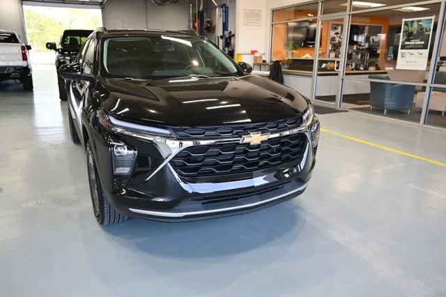 Used 2025 Mosaic Black Metallic Chevrolet LT image 3