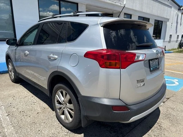 Used 2015 Classic Silver Metallic Toyota Limited image 4