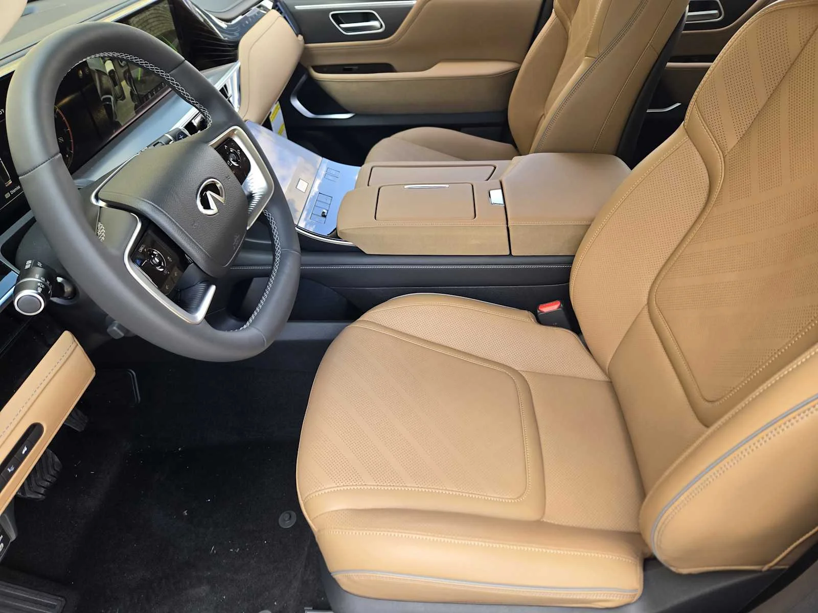 New 2026 RADIANT WHITE INFINITI Luxe 2WD image 8