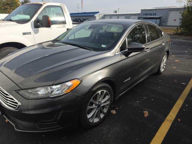 Used 2019 Gray Ford SE image 1