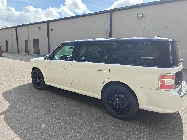 Used 2019 White Ford SEL image 4