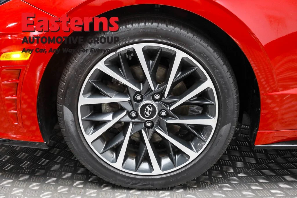 Used 2023 Red Hyundai Limited image 31