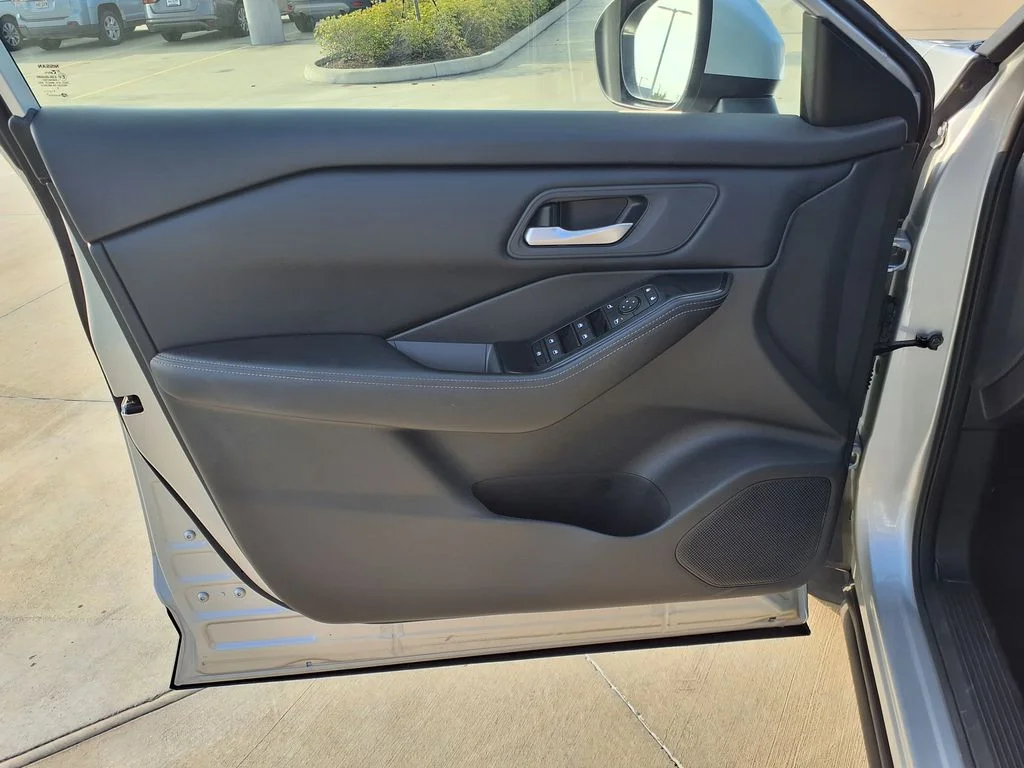 Used 2025 Silver Nissan SV image 14