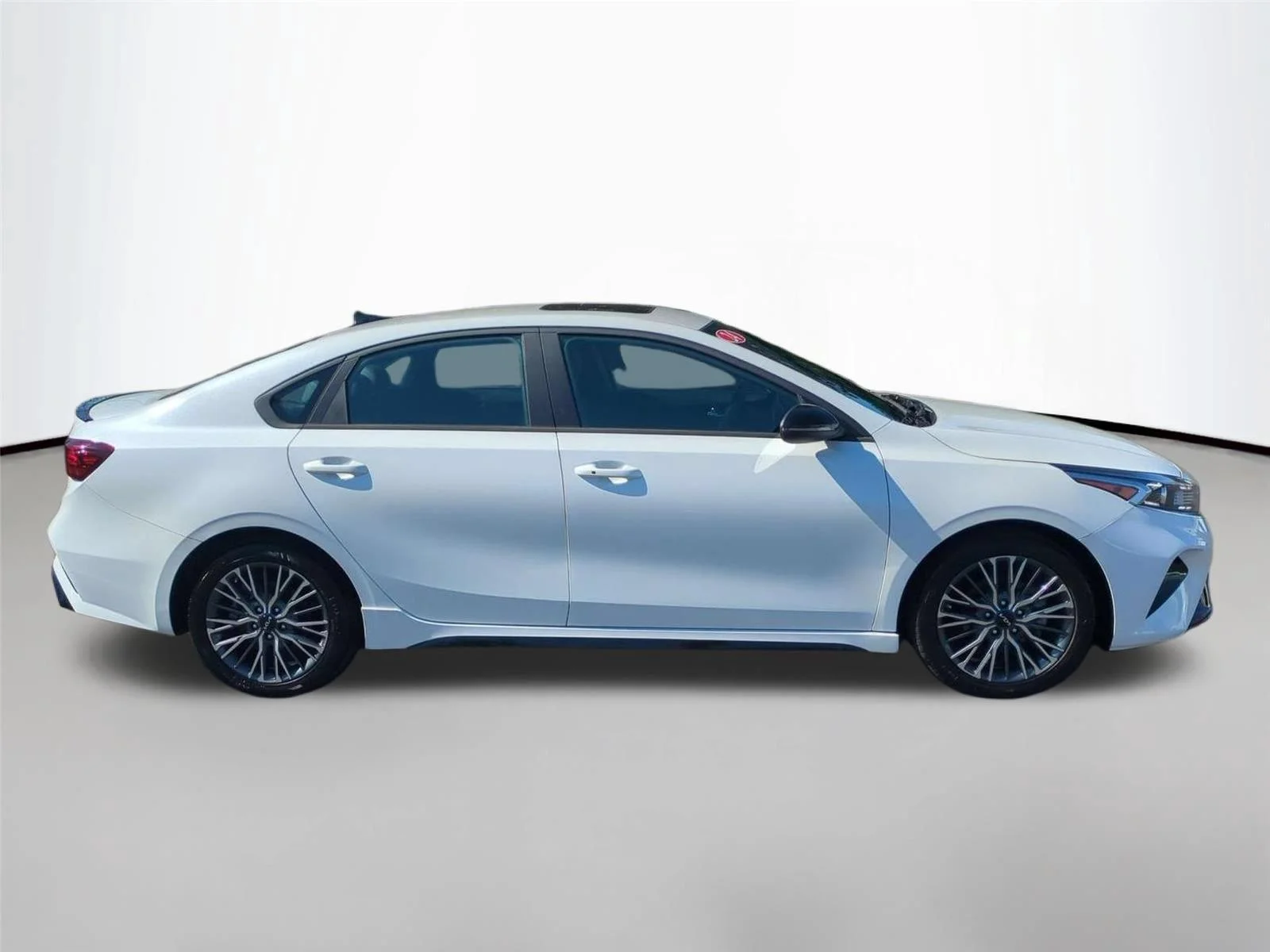 Used 2024 Snow White Pearl Kia GT-Line image 6