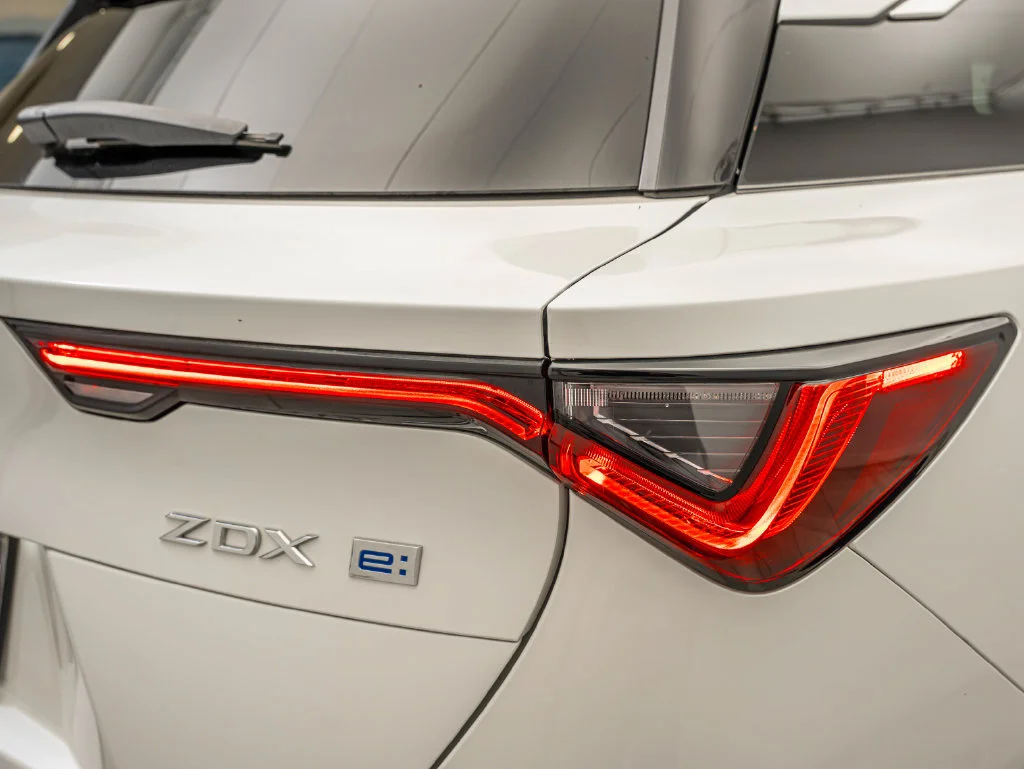 Used 2024 Snowfall Pearl Acura  image 9