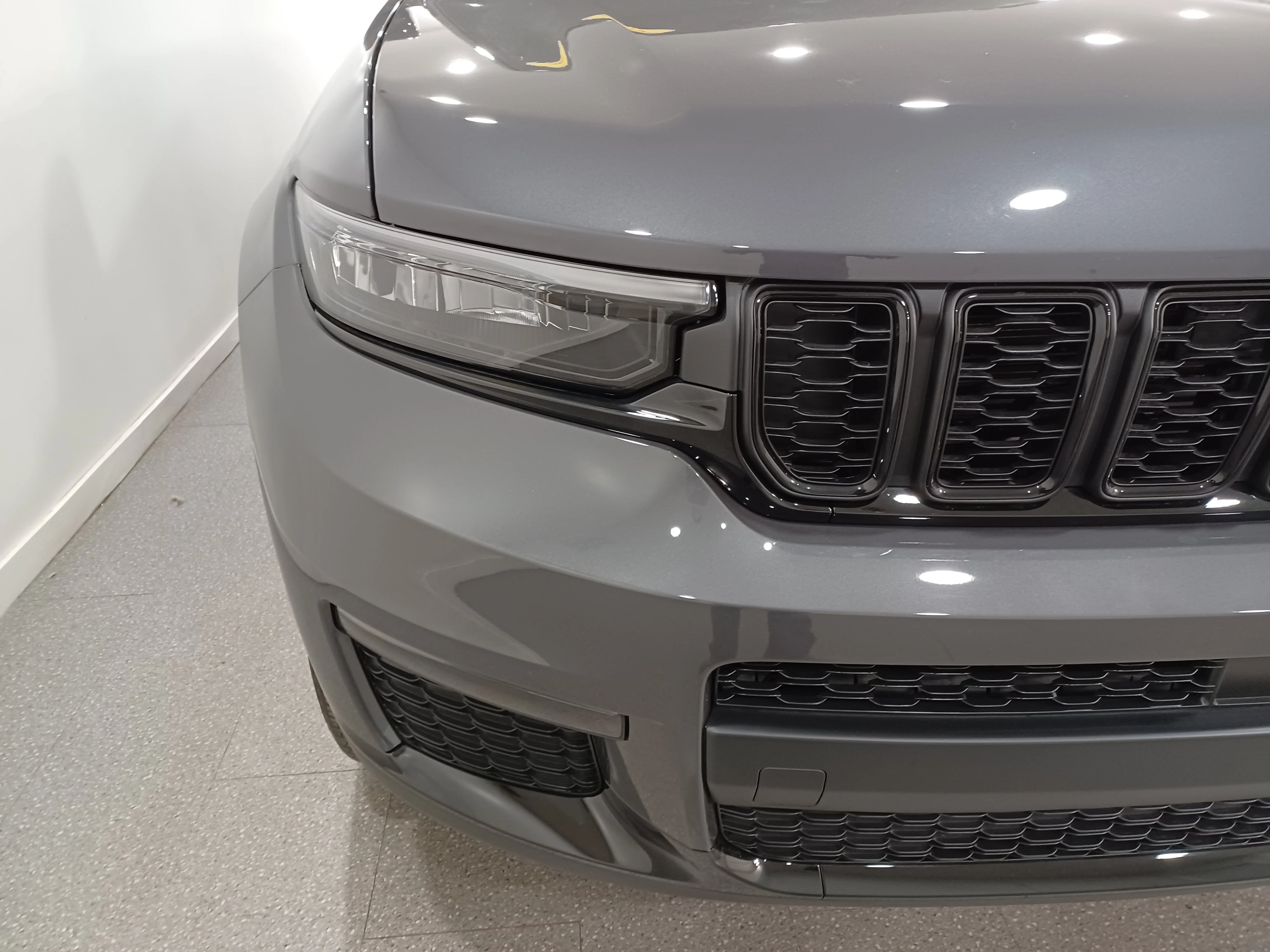 Used 2025 Baltic Grey Metallic Jeep Limited 4x4*6 Pass | Only 151km! | Adaptive Cruise | Remote Start | Nav | Htd Leather | Pano Roof image 4