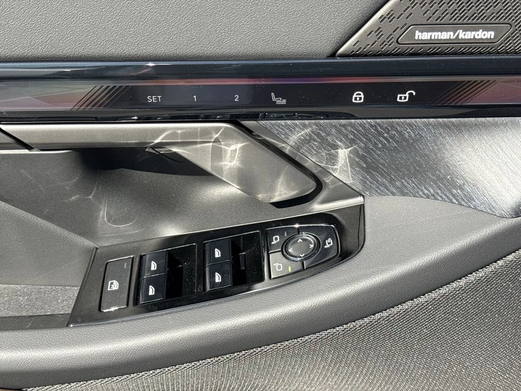 New 2027 White BMW 530i image 24