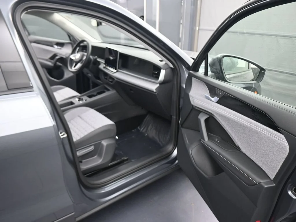Used 2026  Volkswagen S image 42