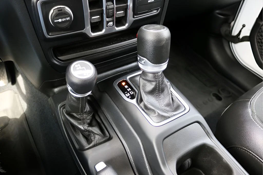 Used 2023 White Jeep Sport S image 24