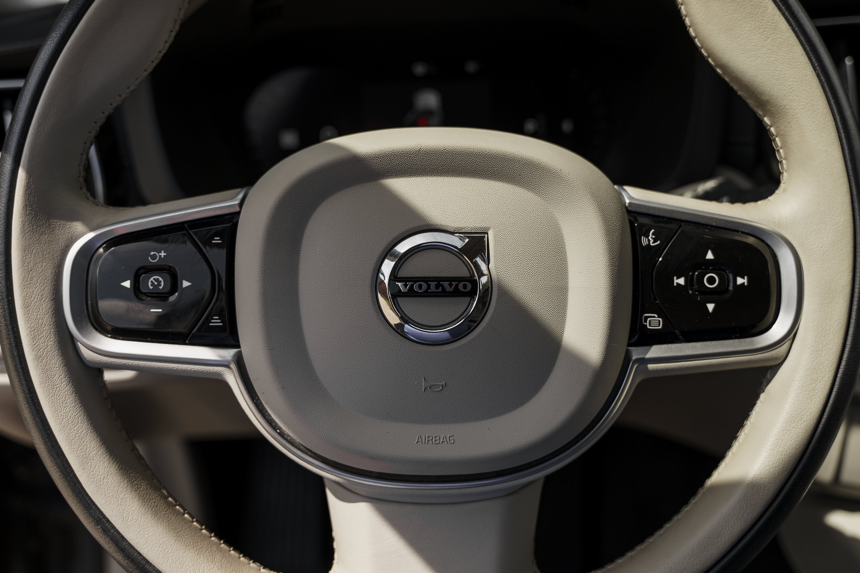 Used 2022 Thunder Grey Metallic Volvo Inscription image 14