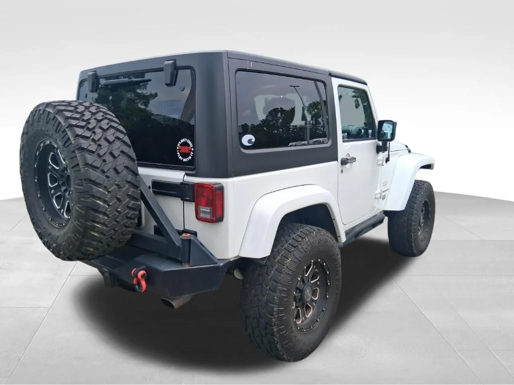 Used 2012 White Jeep Sahara image 16