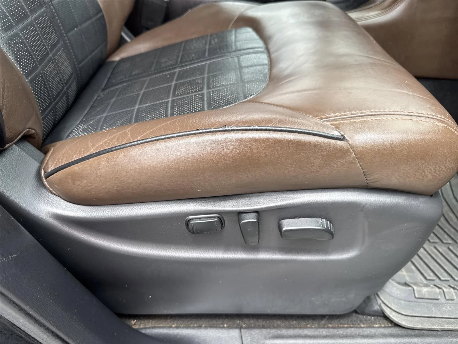 Used 2019 Super Black Nissan Platinum image 37