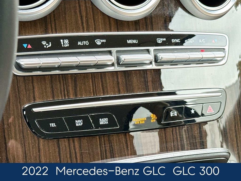 Used 2022  Mercedes-Benz GLC 300 image 32