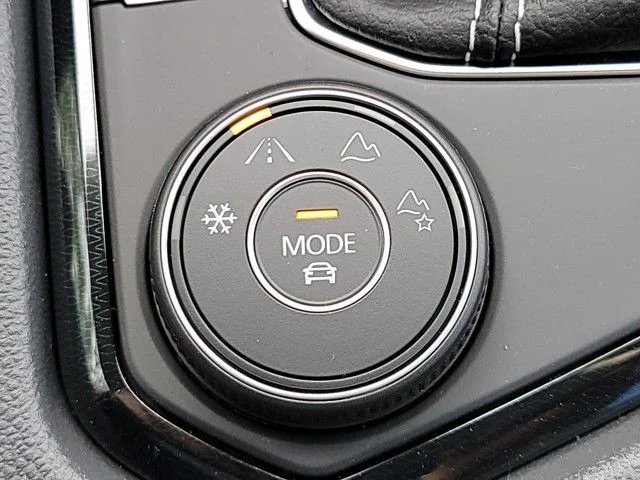 2025 Volkswagen Taos SE - Photo 36