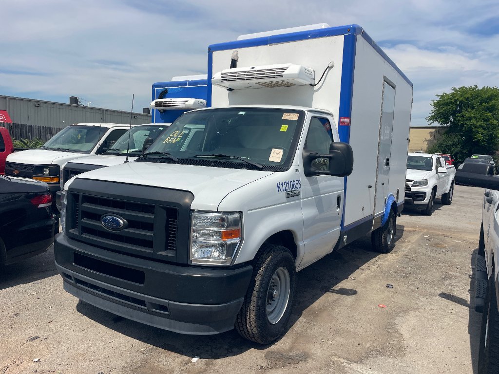 Used 2024 Oxford White Ford Base image 3