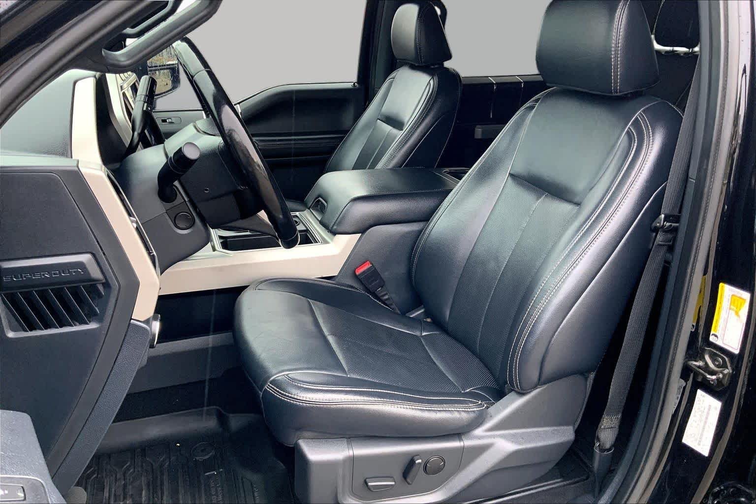 Used 2022 Agate Black Metallic Ford F-450 Pickup LARIAT image 7