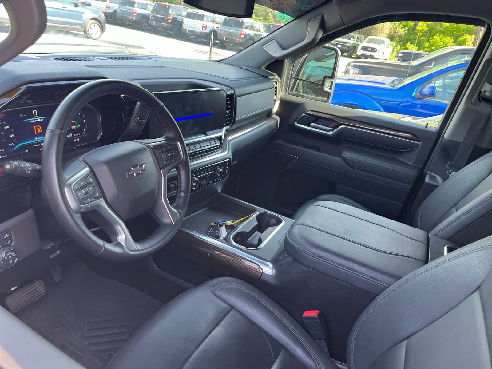 Used 2025 Summit White Chevrolet LT image 4