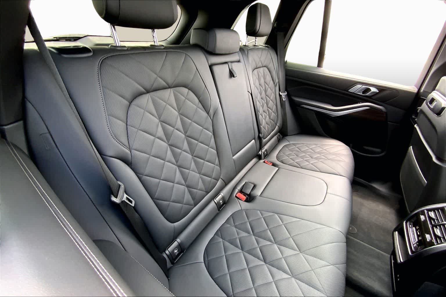 Used 2025 Carbon Black Metallic BMW sDrive40i image 19