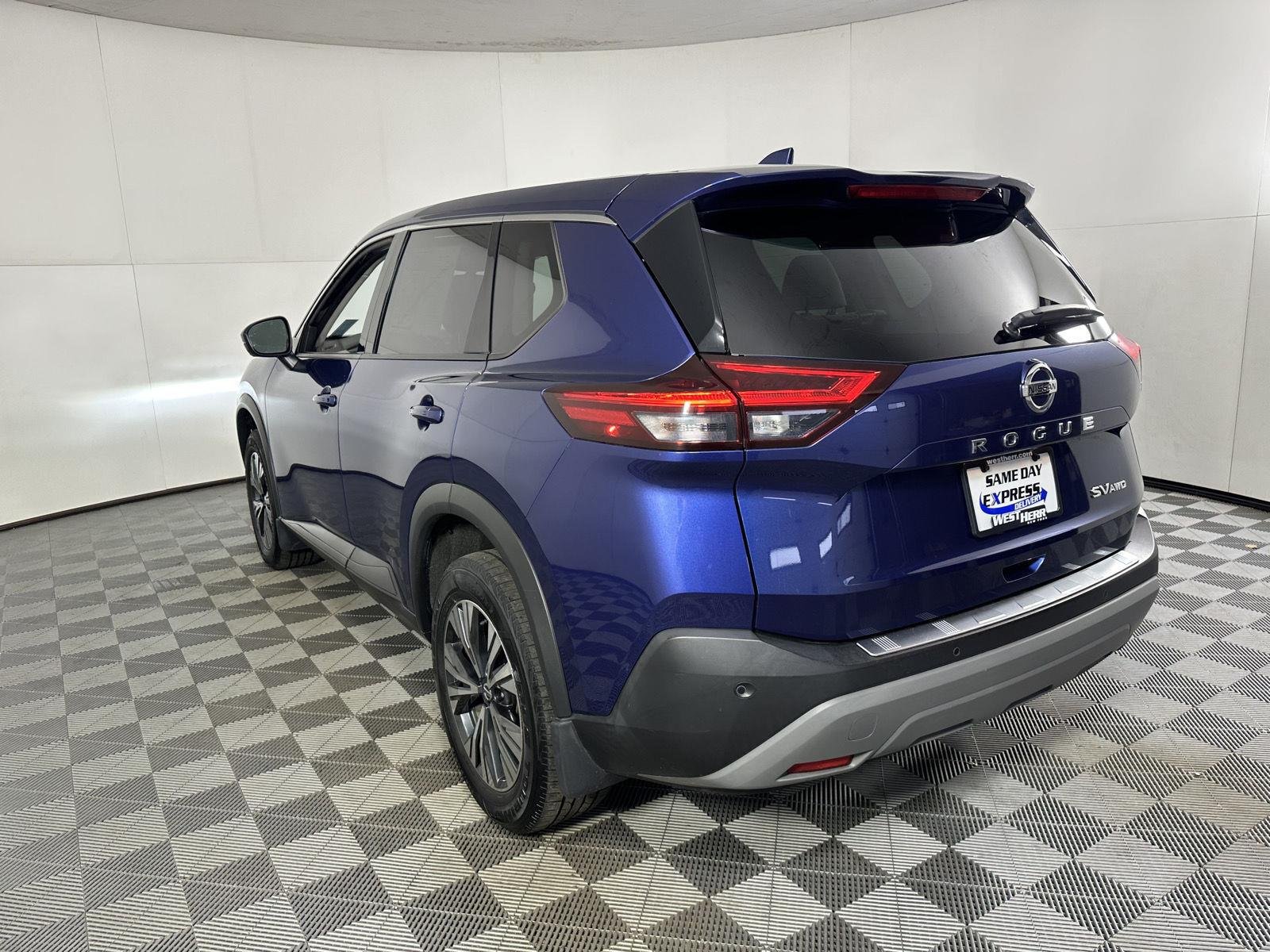 Used 2021 Caspian Blue Metallic Nissan SV image 14
